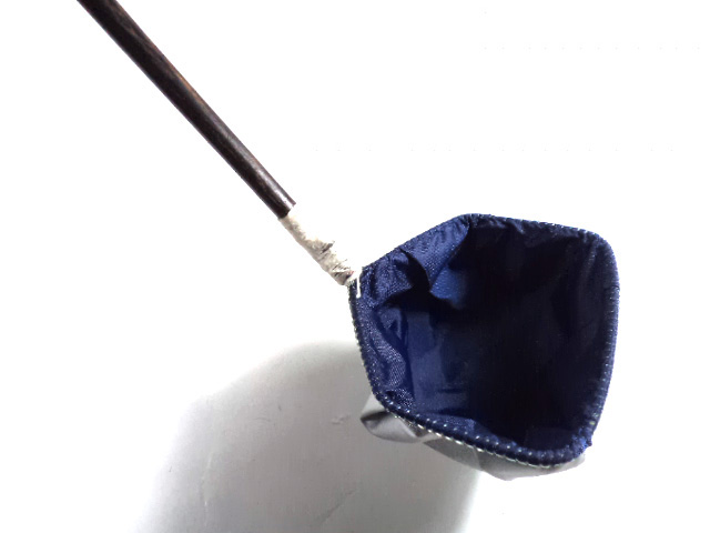 กระชอนตักปลากัดแบบผ้าร่มอุ้มน้ำได้ ปากกระชอนทรงห้าเหลี่ยม ด้ามยาวพิเศษ