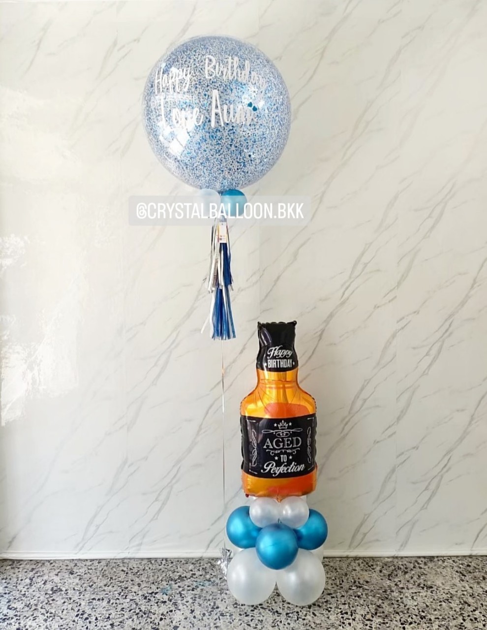 ลูกโป่ง วันเกิด Bubble ขนาด 24" กลิตเตอร์สีน้ำเงิน พร้อมตกแต่ง ฟอยล์ขวดเหล้า ตั้งฐาน 1 ชิ้น สามารถเปลี่ยนสีลูกโป่ง/เปลี่ยนข้อความ/เปลี่ยนขนาด/เปลี่ยนสี-ฟอยล์ตกแต่งได้