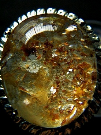 QU0034 แก้วกาบทองพื้นสลักกาบแก้ว กาบทอง งามตระการตา แก้วล้ำเลิศเลอคุณค่า จากกลางพื้นพิภพ ขนาดแก้ว 17.32x20.77x10.32 มม. น้ำหนัก 26.42ct. ขนาดแหวน52.5