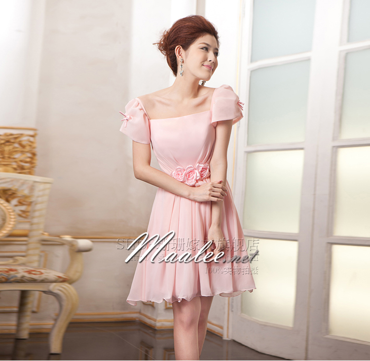 พร้อมส่ง ชุดราตรีสั้น สีชมพูหวาน แขนตุ๊กตามีโบว์ ผ้าชีฟอง แบบสวยหวาน เพิ่มดอกช่วงเอว (เชือกผูกหลัง)