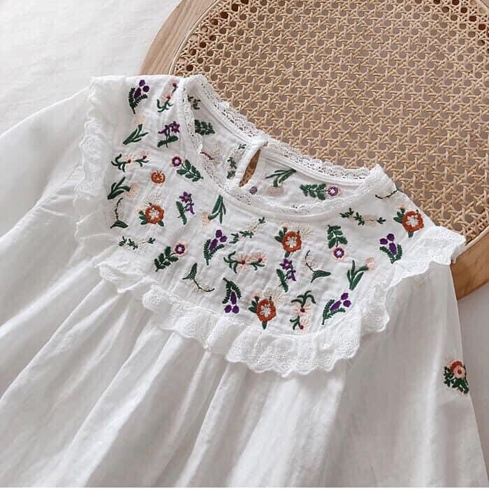 เสื้อผ้าสาลูลายปักแต่งระบายลูกไม้