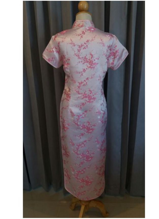 พร้อมส่ง กี่เพ้า สีชมพู ลายดอกบ๊วย Cherry Blossom ผ้าไหมจีน กุ๊นขอบ ตัดเย็บอย่างดี
