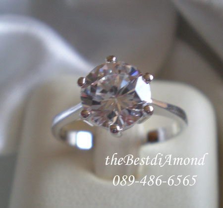 BR973RD++แหวนเพชรเม็ดเดี่ยวขนาด 1.5 กะรัต++ขนาด รูปแบบยอดนิยม ยกชูขึ้น ดูทันสมัย เหมือนของจริงม๊าก เพชรวิบๆปิ๊งๆใส่แทนแหวนแต่งงานสบายๆ ไม่มีล้าสมัย