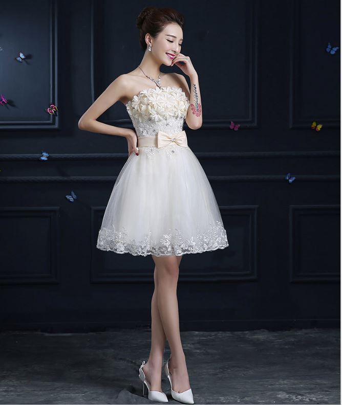 พร้อมเช่า ชุดราตรีสั้น เกาะอก แต่งดอกช่วงอก ผ้าตาข่ายปักเลื่อม แต่งโบว์คริสตัลช่วงเอว สีครีม Champagne