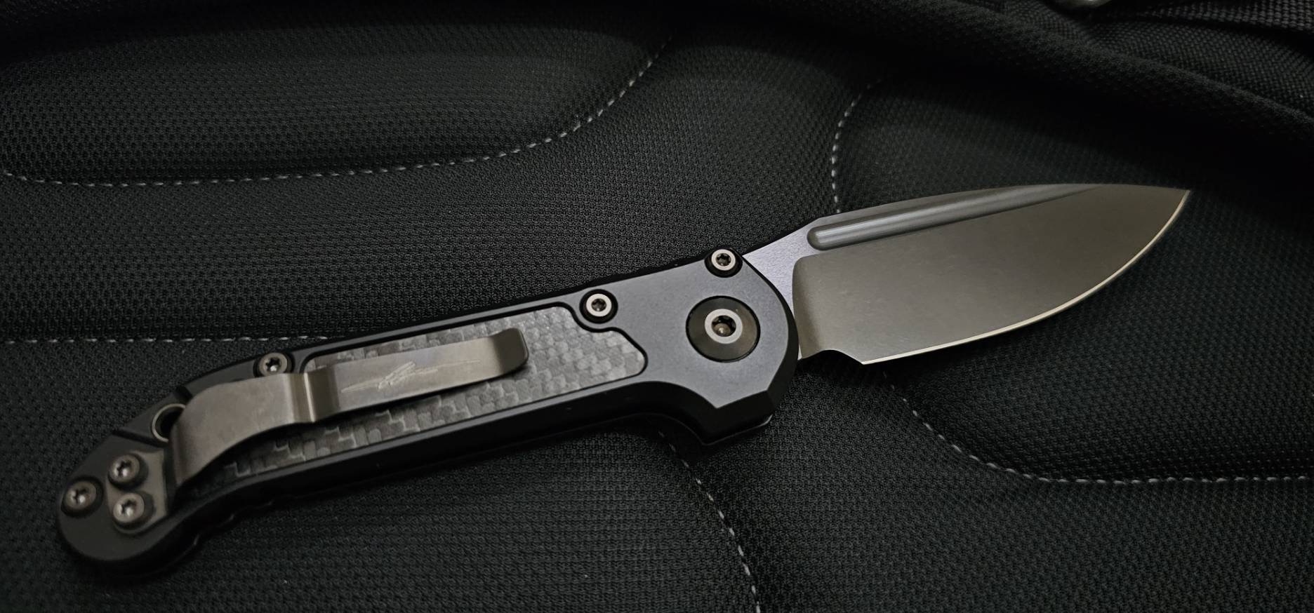 Microtech LUDT S/E Gen III - DLC Handle Carbon Fiber Inlay - DLC Blade