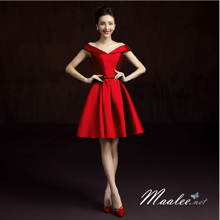 พร้อมเช่า ชุดราตรีสั้น แบบไหล่ปาด สไตล์วินเทจผ้าไหมดัชเชส กระโปรงทรงA แต่งโบว์ช่วงเอว (เชือกผูกหลัง) สีแดง