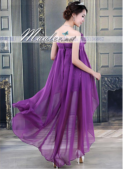 พร้อมเช่า ชุดราตรีสั้น เกาะอก หน้าสั้นหลังยาว สีม่วง แต่งดอกไม้เก๋ (ซิปหลัง)