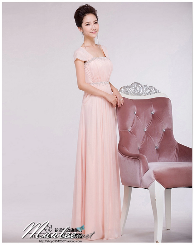 พร้อมเช่า ชุดราตรียาว สีชมพู ปิดไหล่ได้สองแบบ เนื้อผ้าทิ้งตัวสวย แต่งเลื่อม อกและเอว