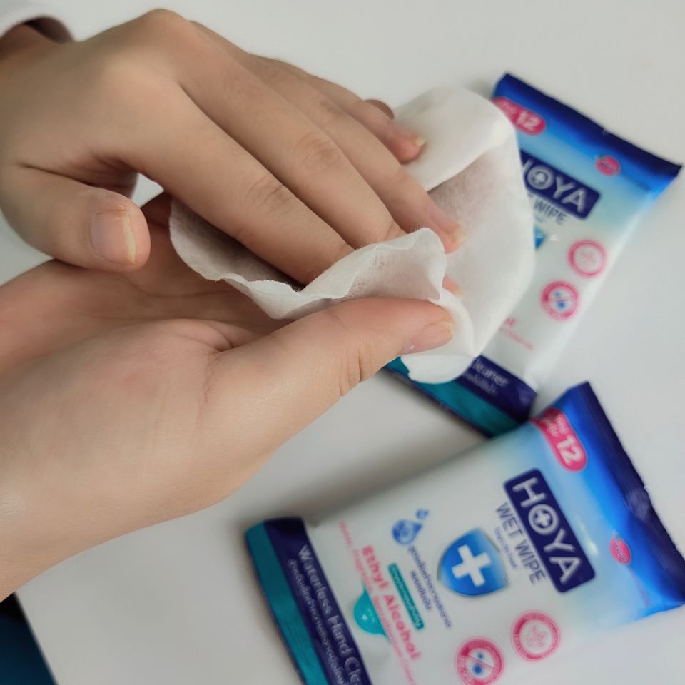 ทิชชู่เปียก โฮญ่า เว็ท ไวพส์ สูตรแอลกอฮล์ 75% 1 ห่อ 12 แผ่น