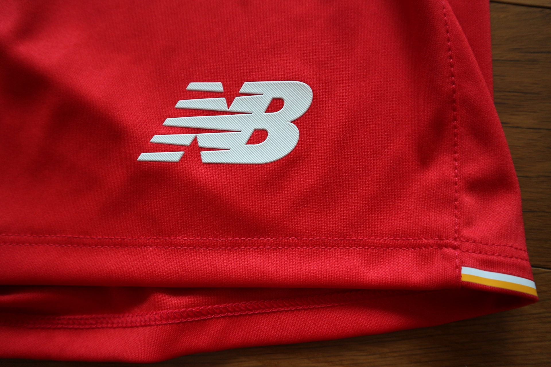 กางเกงฟุตบอล ทีมสโมสรลิเวอร์พูล ชุดเหย้า 2015/16 ใหม่ M-Size / LIVERPOOL Football Shorts Home Kit 2015/16 Jersey NEW M-Size