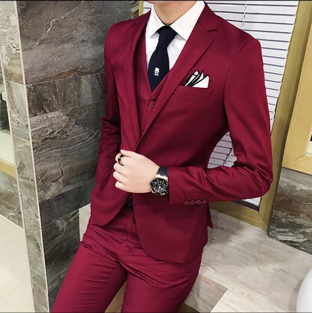 พร้อมเช่า ชุดสูทชาย สีไวน์แดง เข้ารูป พร้อมเสื้อกั๊ก