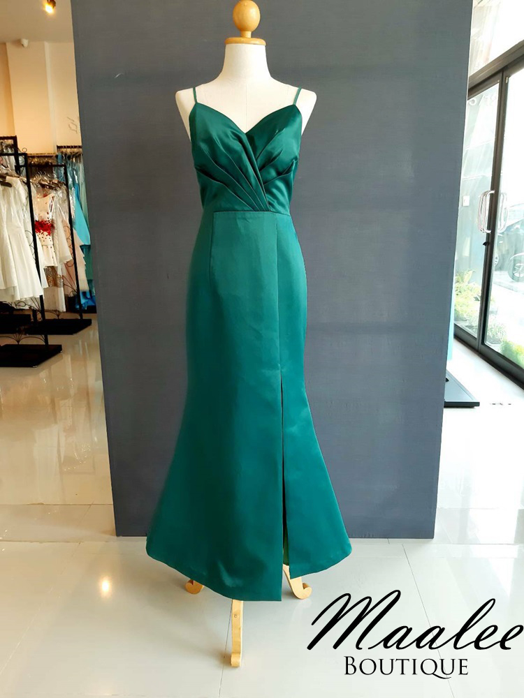 พร้อมเช่า ชุดราตรียาว สายเดี่ยวหางปลา สีเขียว