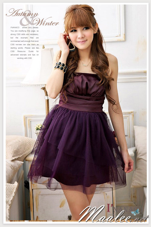 ชุดราตรีสั้น เกาะอก สีม่วง ช่วงอกเป็นผ้าซาตินจับจีบ แต่งชายกระโปรงไล่ระดับ