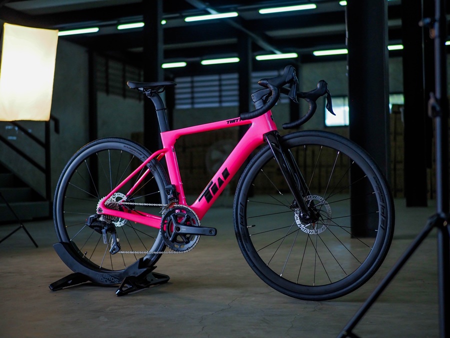 จักรยานเสือหมอบ TWITTER รุ่น R15 Pro ชุดขับเคลื่อน EDS TX 24 sp. (เกียร์ไฟฟ้า) Full Hydraulic เฟรม/ตะเกียบ Full Carbon NEW2024