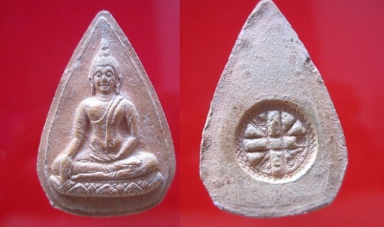 พระพุทธเนื้อดิน หลังยันต์ดวง สภาพสวย จันทร์โอพระเครื่อง