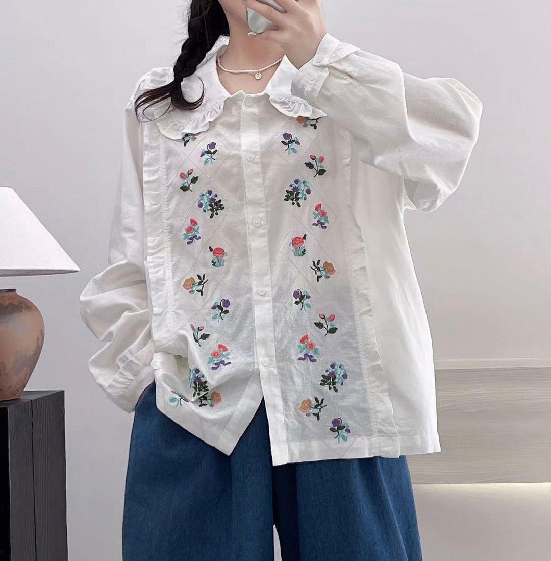 เสื้อคอบัวลายปักดอกไม้แต่งระบาย