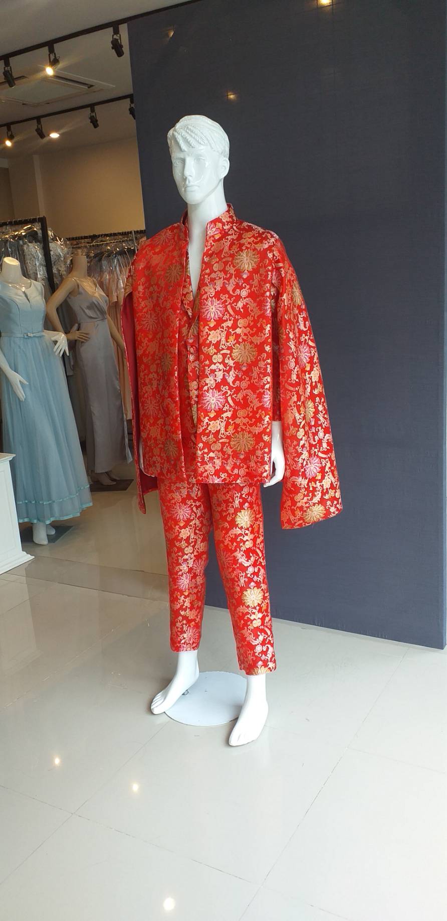 สูทตัดซื้อ สูทจีนชาย สีแดงลาย พร้อมผ้าคลุม