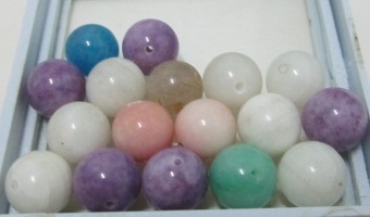 ลูกปัดโบราณคละสีจำนวน.16.เม็ด.ขนาด.8X8.มิล.