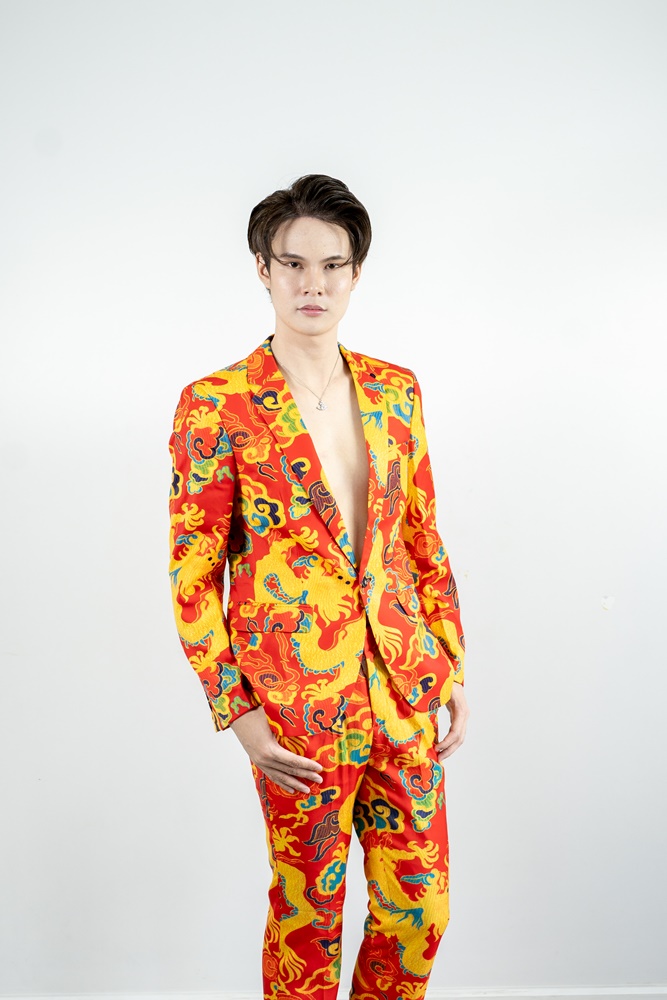 พร้อมเช่า ชุดสูทจีนชาย โทนสีส้มแดง ทอลายในเนื้อผ้า แบบหรูหรา สไตล์จีน