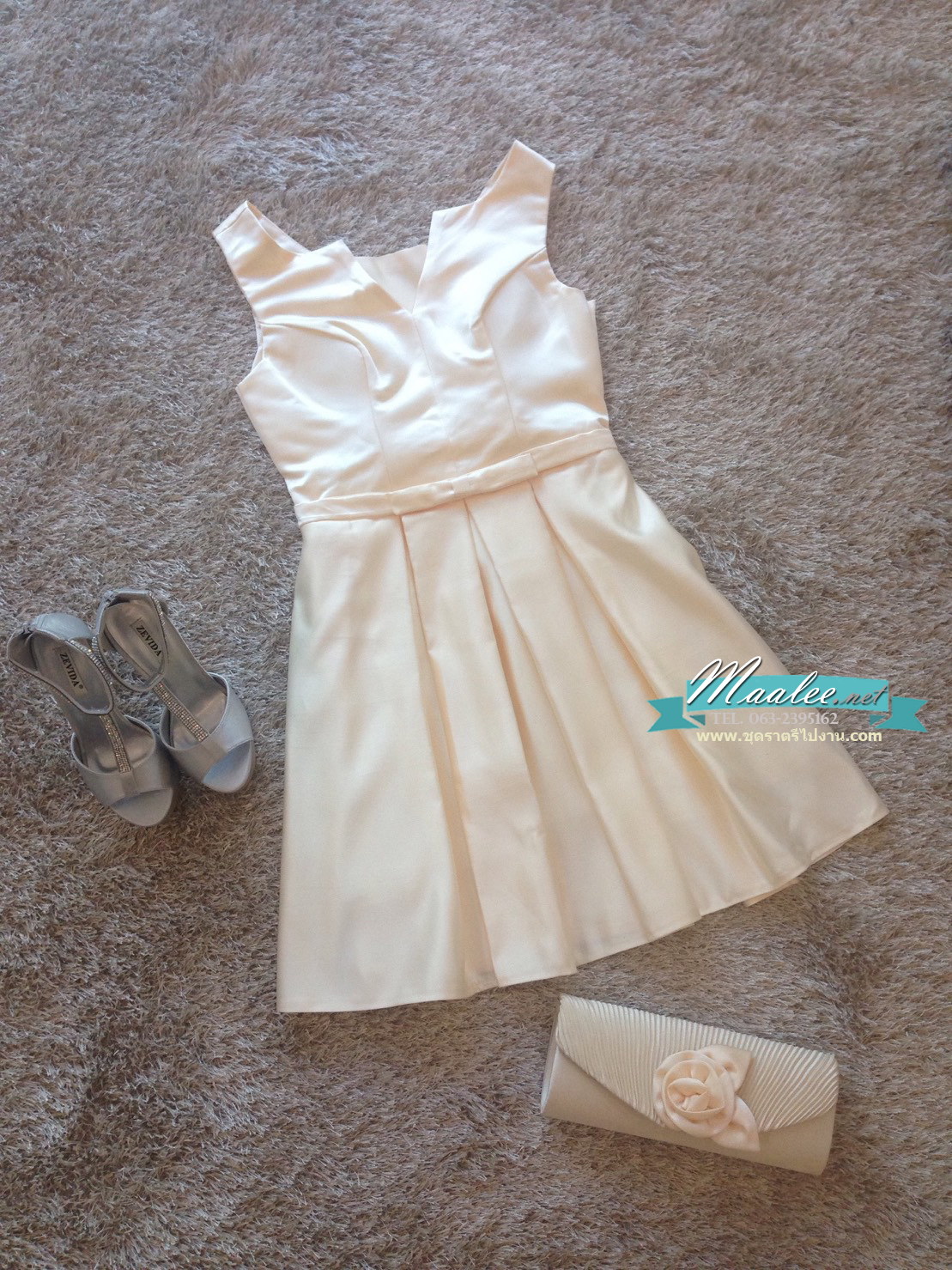 พร้อมเช่า ชุดราตรีสั้น แบบแขนกุด สีครีม (เชือกผูกหลัง)