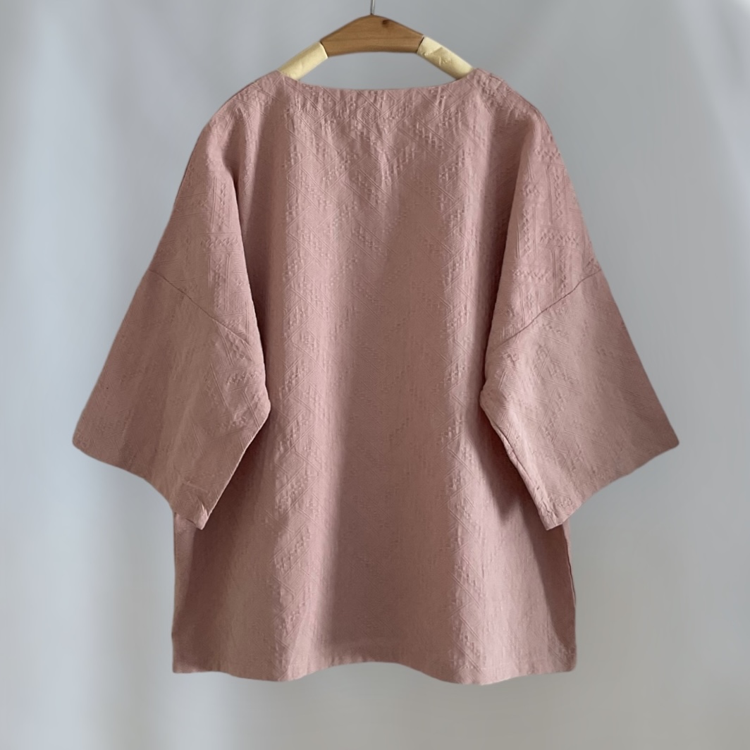 เสื้อผ้าฝ้ายแต่งกระเป๋าลายปัก
