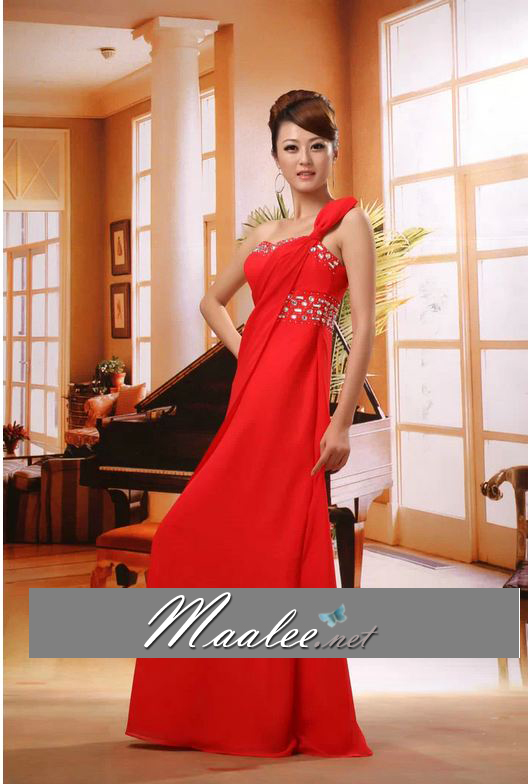 พร้อมส่ง ชุดราตรียาว ไหล่เดียว แบบสวย สีแดง ช่วยพรางหน้าท้อง ปักเลื่อมช่วงรอบคอเสื้อและเอว