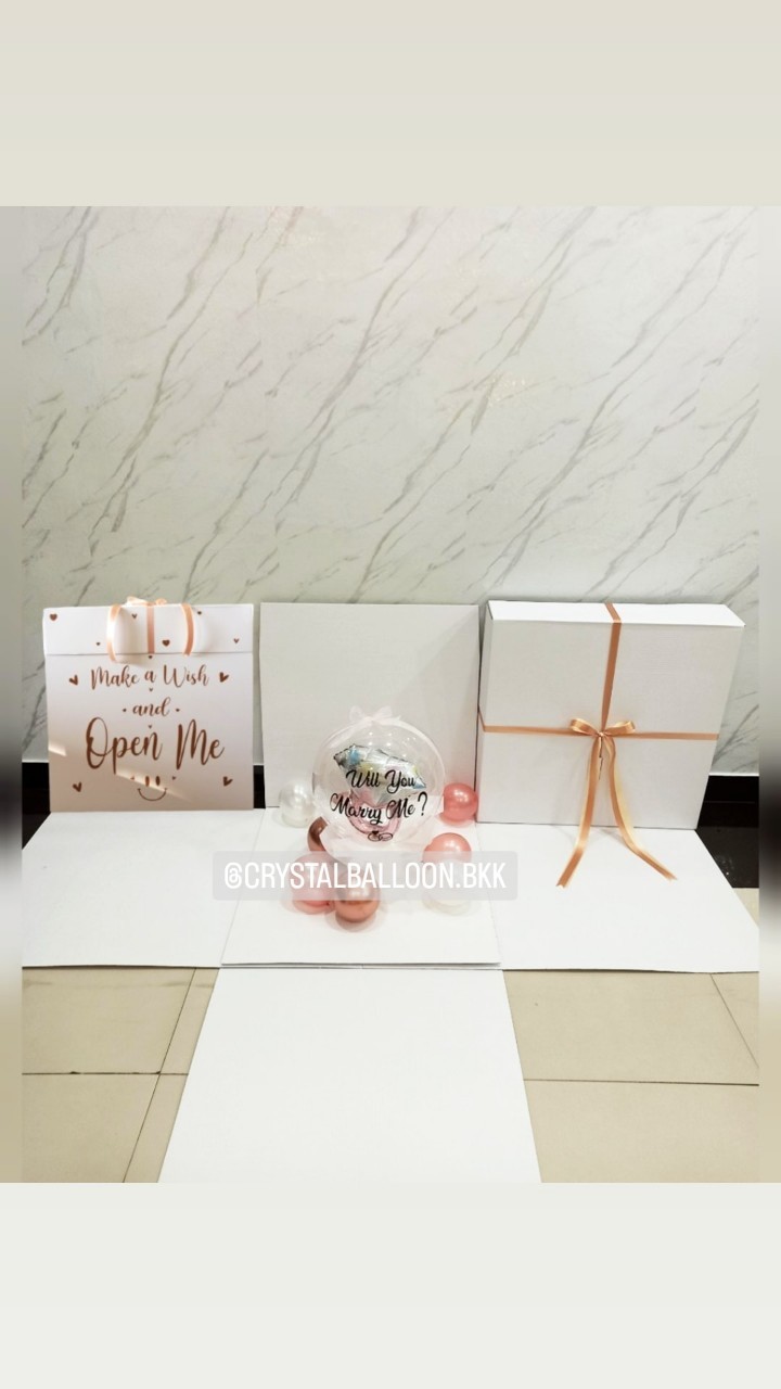 Surprised Box Will You Marry Me? กล่องไฟเกาหลี ขนาด 18" 1 ชิ้น,สามารถใส่เงินได้,สามารถส่งรูปได้ 4 ใบ พร้อมตกแต่ง สามารถเปลี่ยนสีลูกโป่ง/เปลี่ยนข้อความ/เปลี่ยนฟอยล์ตกแต่งได้