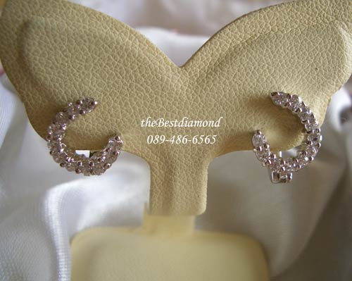 สินค้าหมด BE313RD+++ต่างหูเพชร รูปตัวC+++เก๋สุดๆ เรียบๆดูทันสมัย รูปแบบน่ารักๆ คล้ายๆตัว Cใส่ติดหู ได้เลย ไม่เวอร์ค่ะ แต่ดูดีมีระดับ