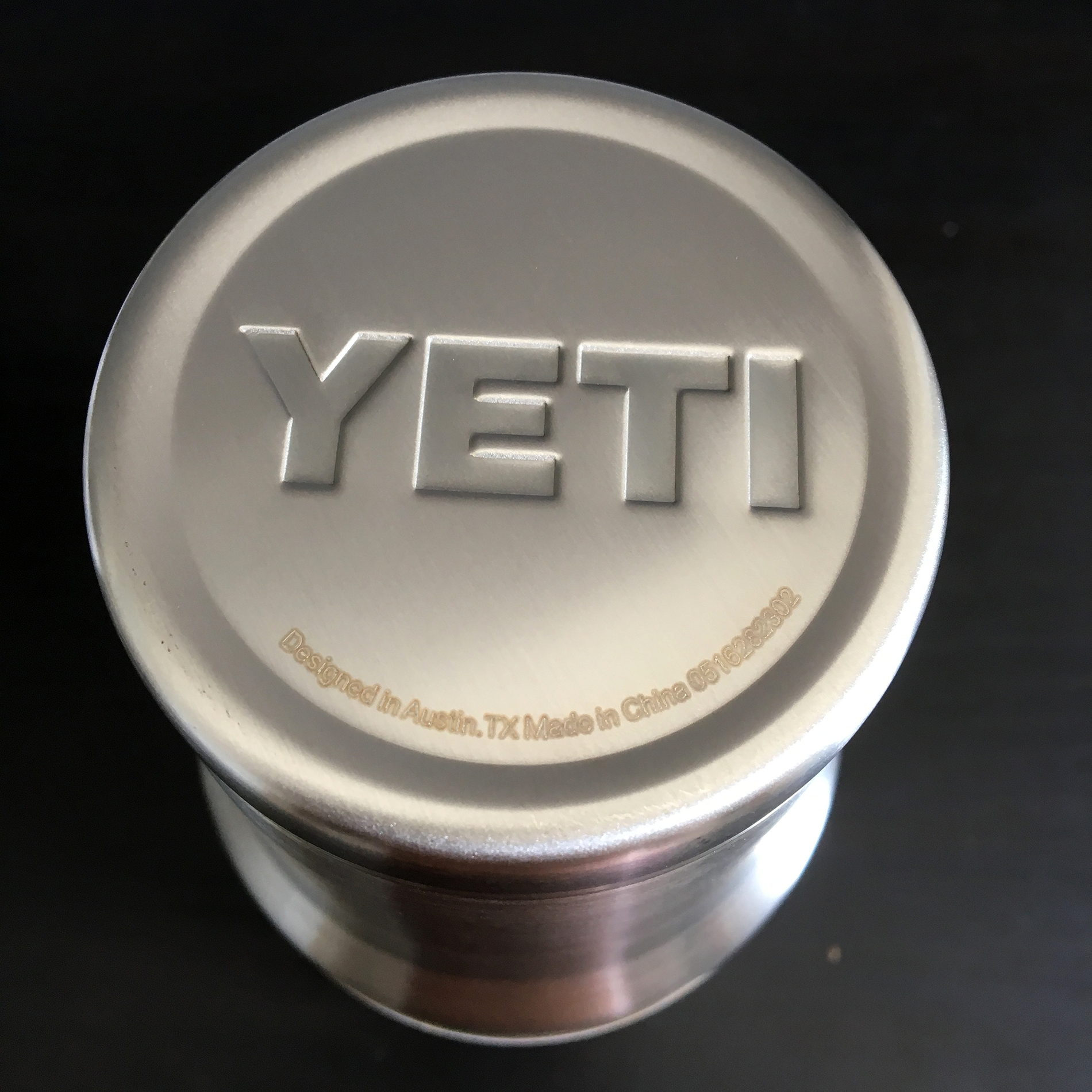 แก้วน้ำ YETI เก็บความเย็นได้ดีเยี่ยม สีเงินแสตนเลส อย่างดี (OEM)