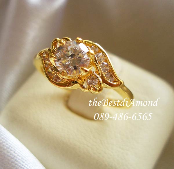 BR713+++แหวนชู 3 ชั้น พร้อมเพชรชนาด M +++หรูหรา ดูดีมาก แบบสวยค่ะ ใส่ได้ทุกโอกาส ใส่แล้วนิ้วเรียวสวย เพชรงามมากๆๆ