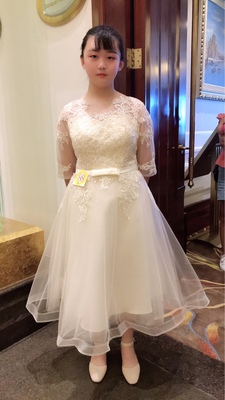 Pro-order เดรส สีครีม แขนยาว ปาดไหล่ ลูกไม้ ถ่ายพรีเวดดิ้ง (ซิปหลัง)