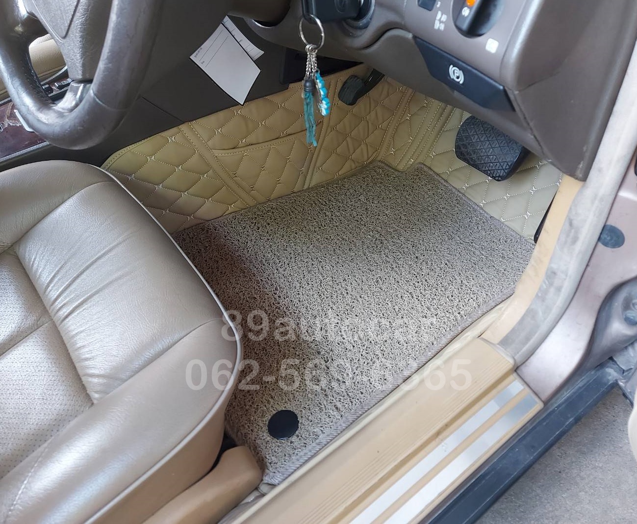 ขายพรมในรถ Benz C220 W202 ปูพรม7D สีครีม + พรมไวนิลดักฝุ่นสีครีม เข้ารูป