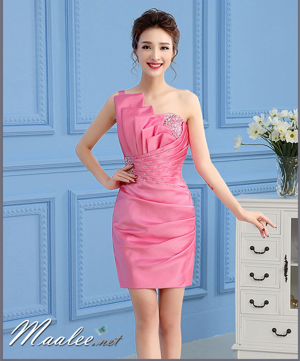 พร้อมเช่า ชุดราตรีสั้น เกาะอก ไหล่เดียว สีชมพู ผ้าซาตินเข้ารูป ปักเลื่อมสวยหรู
