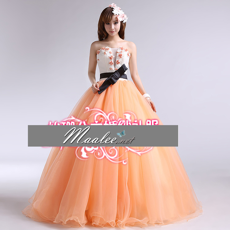 พร้อมเช่า ชุดแฟนซี ชุดราตรี เกาะอก สีส้ม ขาว แต่งดอกไม้ ผ่า V โปร่งกลางอก