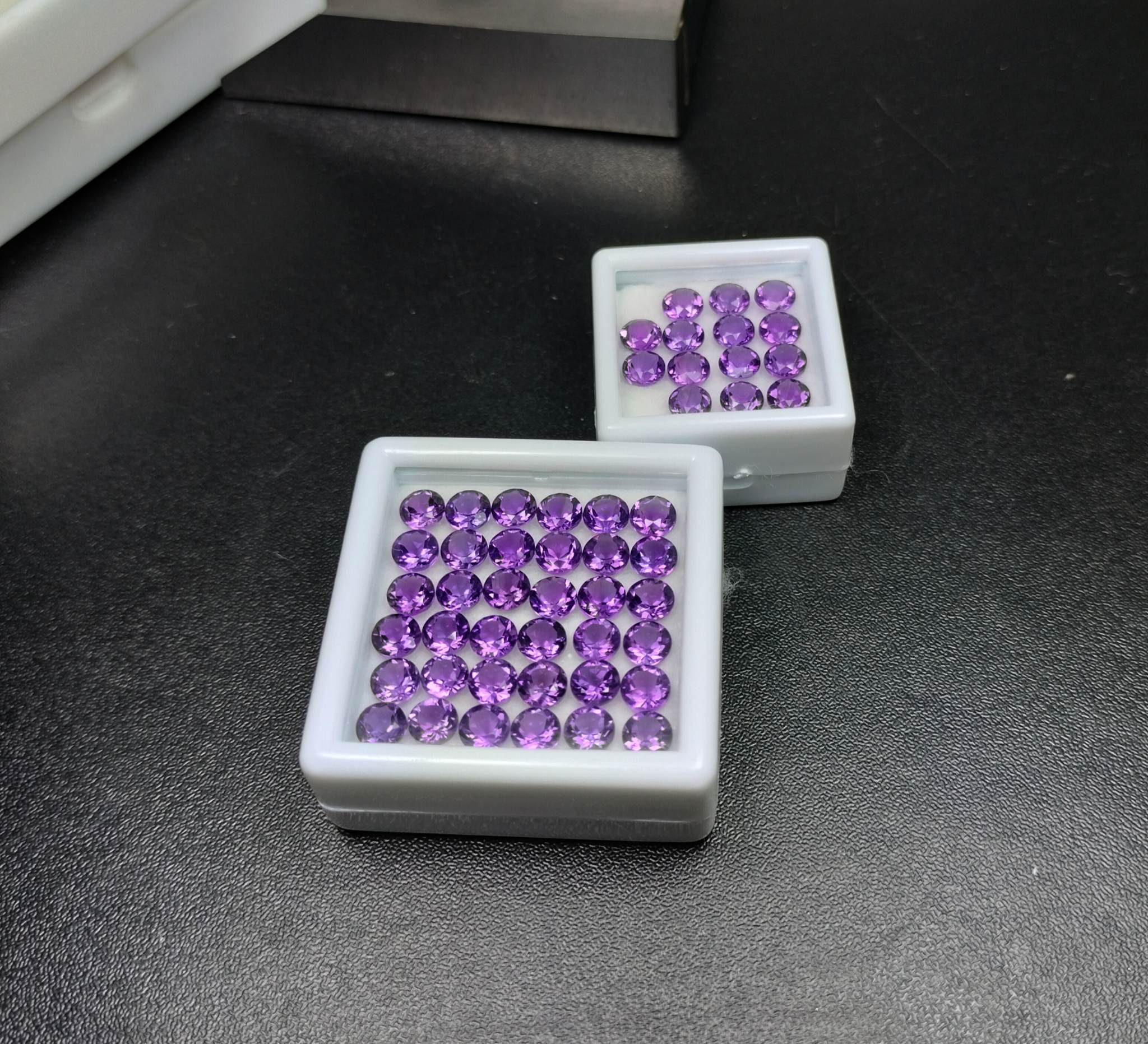 พลอยอะเมทิสต์ 23.12 กะรัต 50 ชิ้น 5 มิล