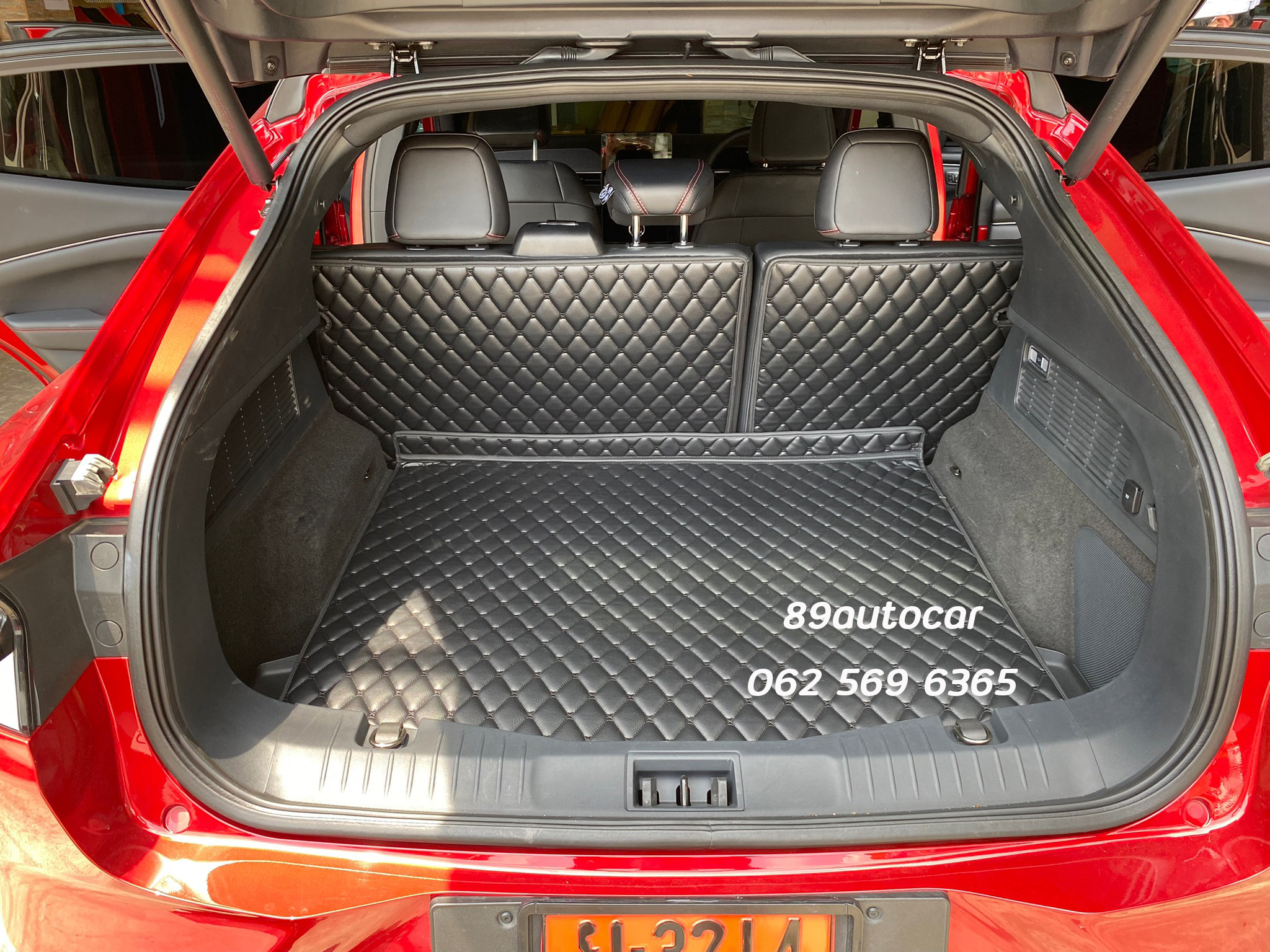 ขายพรมปูพื้นรถยนต์ Ford Mustang Mach-E 2022 สีดำล้วน เต็มคัน