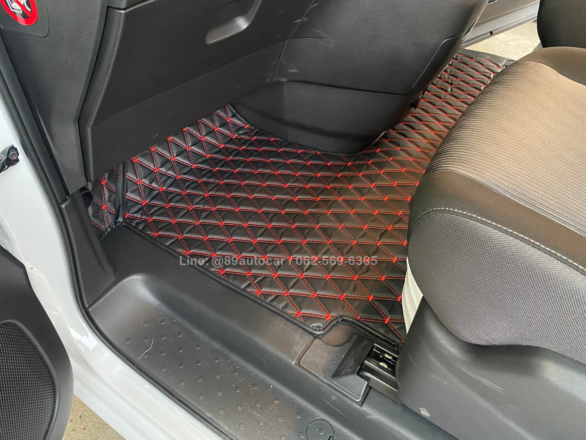 พรมปูพื้นรถยนต์ Nissan SERENA S-Hybrid Highway Star (C27) ปี 2024-2025 ปูพรมVVIP สีดำด้ายแดง เต็มคัน