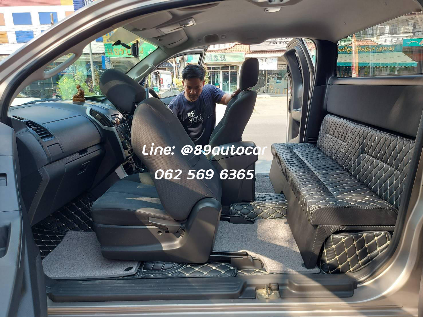 พรมปูพื้นรถยนต์ Isuzu D-Max Cab 2017 ปูพรมเจ็ดดี สีดำด้ายทอง ลายเคฟล่า + ไวนิลสีเทา