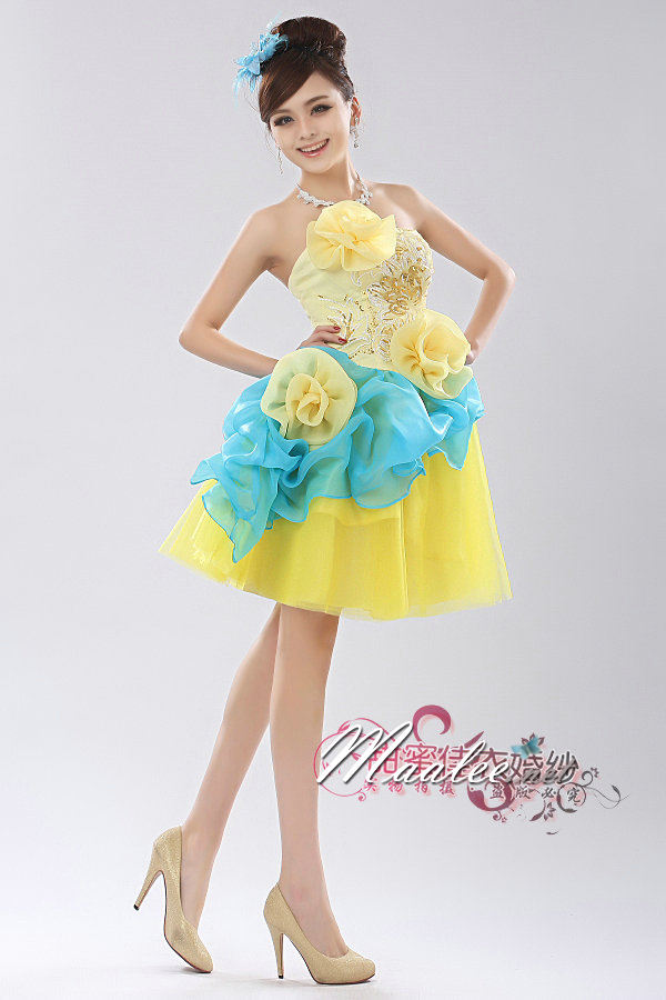 พร้อมเช่า ชุดแฟนซี ชุดราตรีสั้น เกาะอก สีเหลือง/ฟ้า แต่งดอกไม้ อกแต่งเลื่อม กระโปรงผ้าแก้ว น่ารักฟรุ้งฟริ้ง
