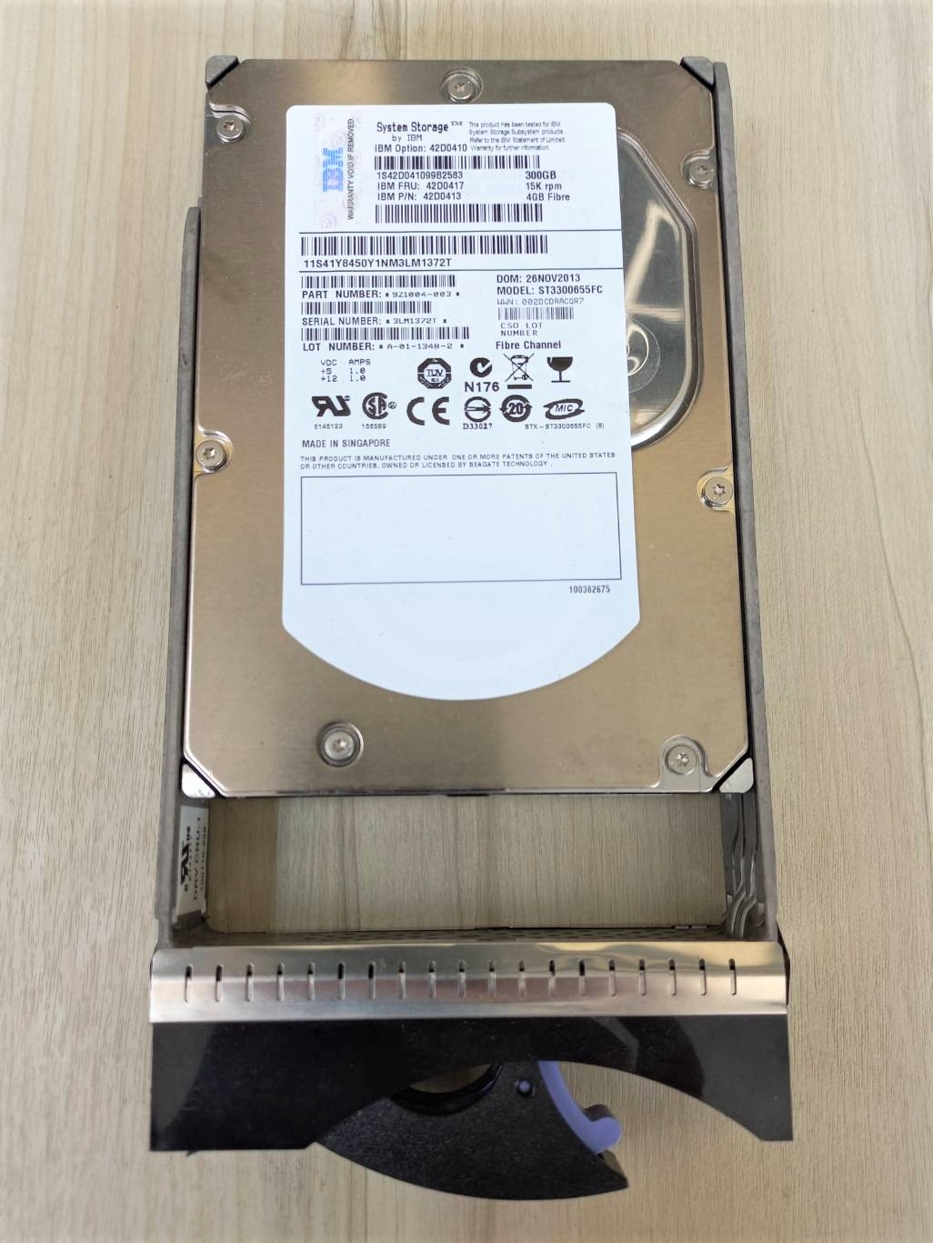 26K5504 IBM 73GB 15000RPM Ultra-320 SCSI 80-Pin 3.5-inch Internal Hard Drive.