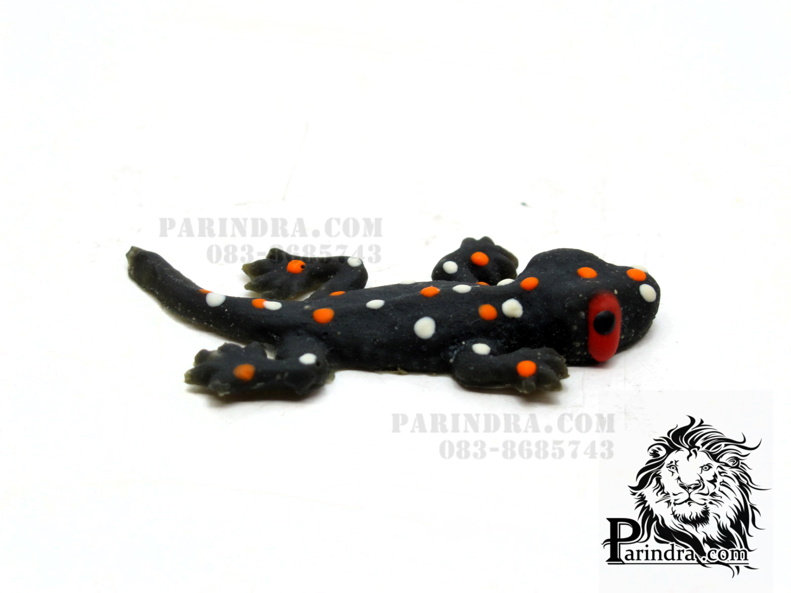 ตุ๊กแกตัวเล็กปลอมแกล้งคน แกล้งเพื่อน