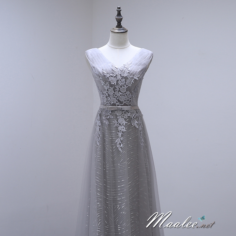 พร้อมส่ง ชุดราตรียาว แขนกุด สีเทา แต่งลายลูกไม้ ผ้าตาข่าย ข้างในปักเลื่อมสวย