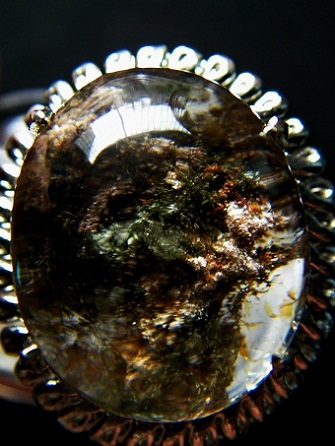 QU0038 แก้วปวกวรรณสาม อันประกอบพร้อมสามวรรณะ คือ ปวกเขียว ปวกทอง และปวกแดง(ปวกครั่ง)ขนาดแก้ว 16.81x20.43x11.47 มม. น้ำหนัก 27.91 ct. ขนาดแหวน 53