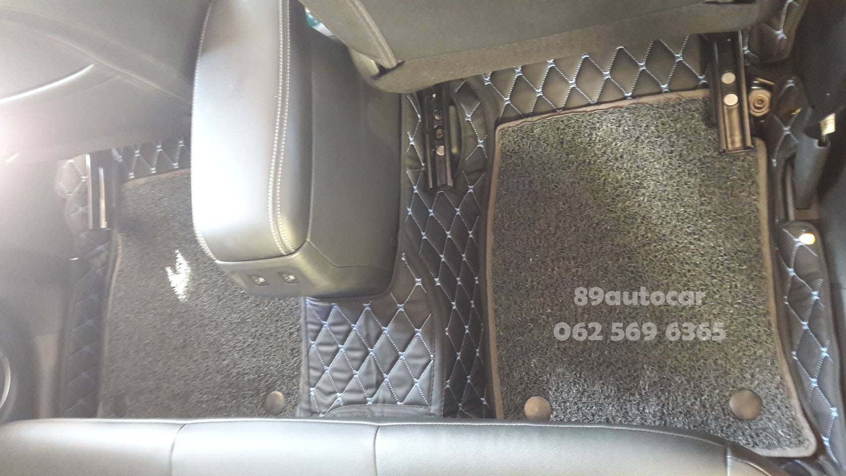 พรมปูพื้นรถยนต์ Nissan Kicks ปูพรม7D สีดำด้ายฟ้า เสริมพรมดักฝุ่นสีเทา เข้ารูป