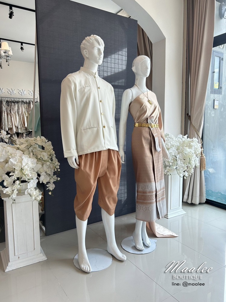 เช่า ชุดไทย ชุดเพื่อนเจ้าสาว ชุดไทยผ้าถุงสีเทาชาเงิน สไบสีทองแชมเปญ