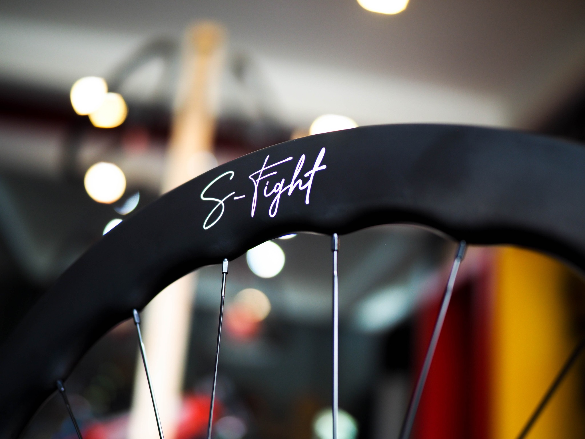 ชุดล้อเสือหมอบ 𝙎-𝙁𝙞𝙜𝙝𝙩 𝙉𝙊𝘼 𝟳 𝘾𝙐𝙍𝙑𝙀, WH-001 Carbon Wheelset 11sp, ขอบ Curve 45/50 mm. ขอบทรง U กว้าง 25 mm. ดุม CERAMIC, 2023