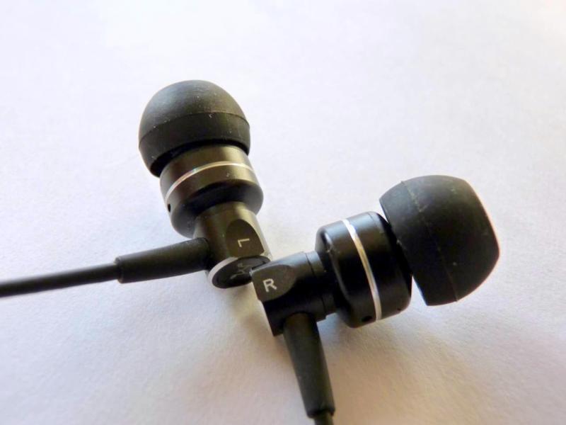 ขาย หูฟัง Soundmagic PL21 หูฟังราคาสุดคุ้ม แต่ได้รายละเอียดครบถ้วน เด่นที่เสียงครบถ้วน เบสกำลังดี เสตจไม่แคบเสียงกลางไม่หดถอย หูฟังคุ้มค่าแห่งปี !