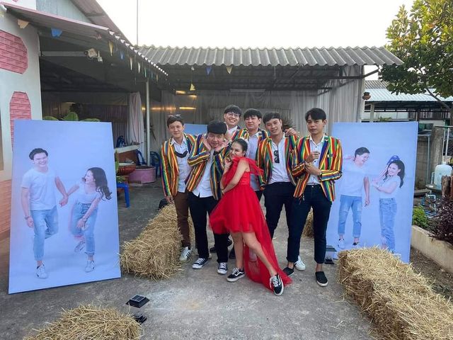 พร้อมเช่า เสื้อสูท แฟนซี สีรุ้ง Colorful สูทลูกทุ่ง กับกางเกงสแลคสีดำ