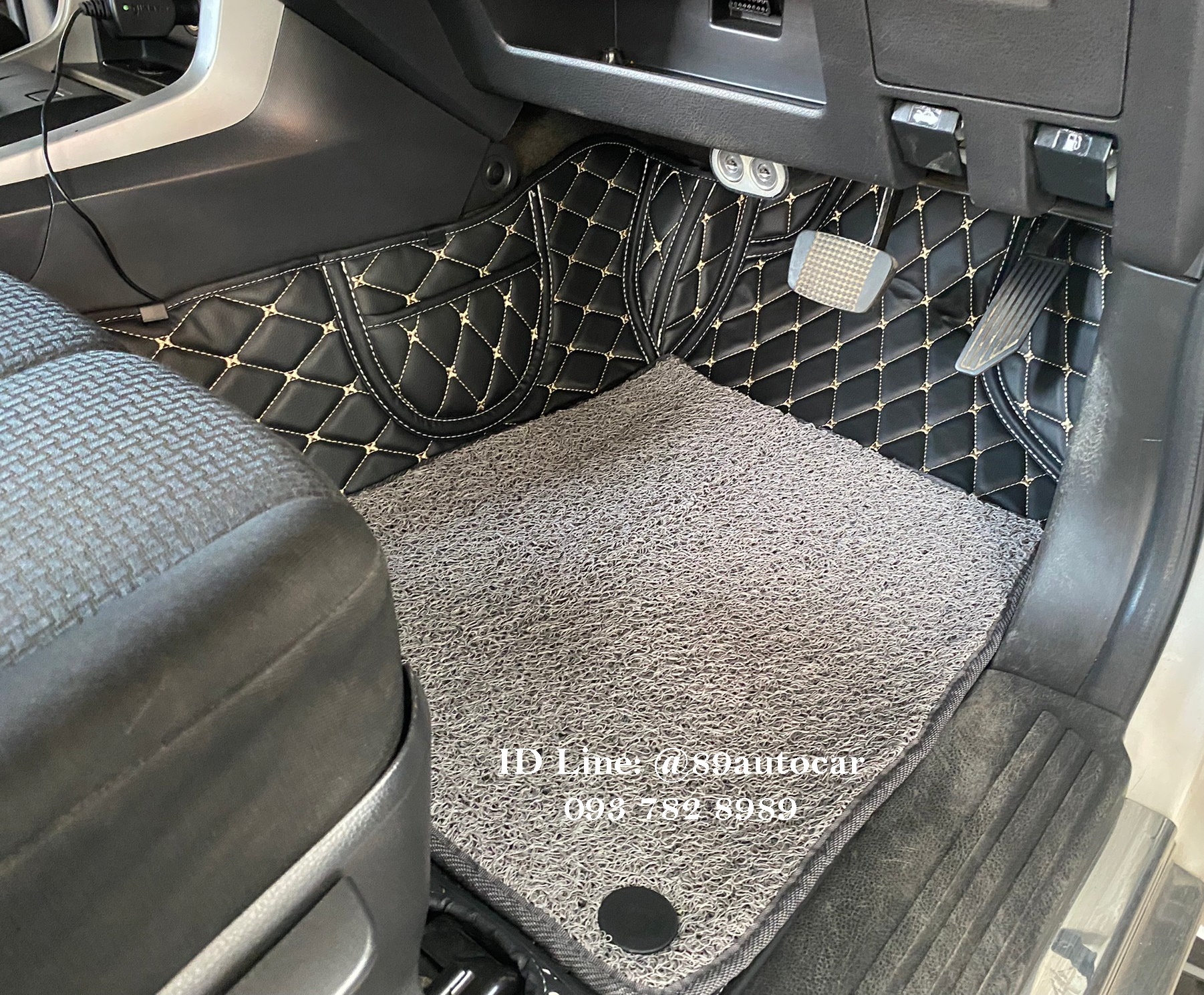 พรมรถยนต์ Isuzu D-Max 4 ประตู 2019 ปูพรม7D สีดำด้ายทอง + ไวนิลสีเทา