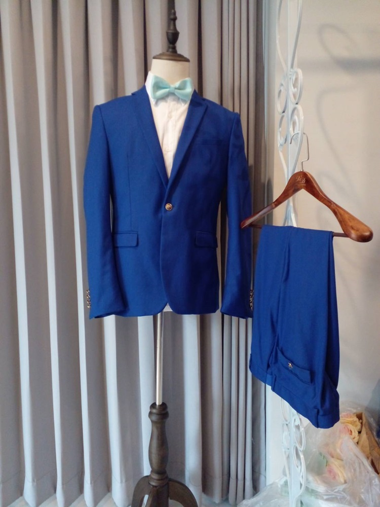 พร้อมเช่า ชุดสูทชาย สีน้ำเงินเข้ารูป แต่งกระดุมทอง (ไม่มีเสื้อกั๊ก)